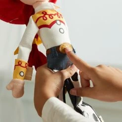 Disney Jessie Plush – Toy Story 2 – Medium 17 3/4'' -Toys Store 1231000444634 2