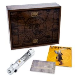 Disney The Hilt Of A Jedi Ki-Adi-Mundi LIGHTSABER Hilt Set – Star Wars: Galaxy's Edge – Limited Edition